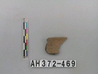 藏品(灰褐色粗砂陶口緣)的圖片